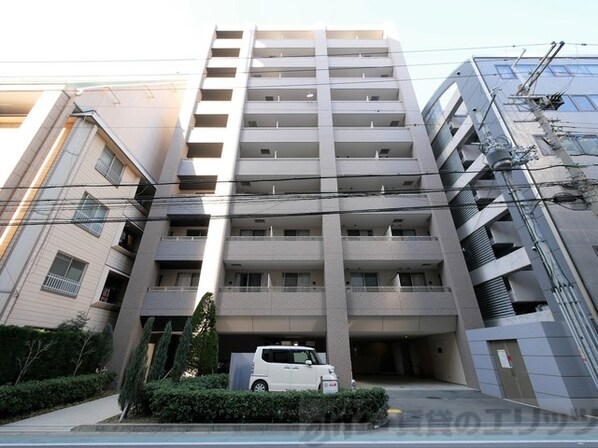 パストラーレ江坂の物件外観写真